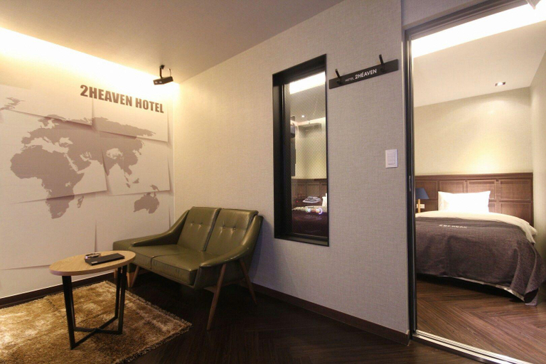 Bedroom 5, 2 Heaven Hotel, Busanjin