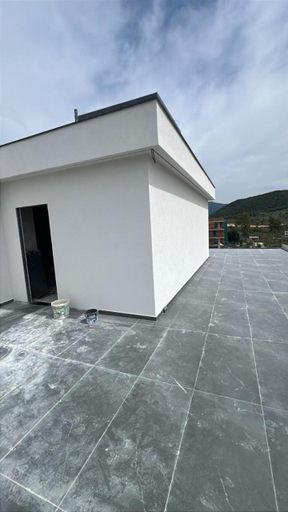 5, Zurich Hotel, Sarandës