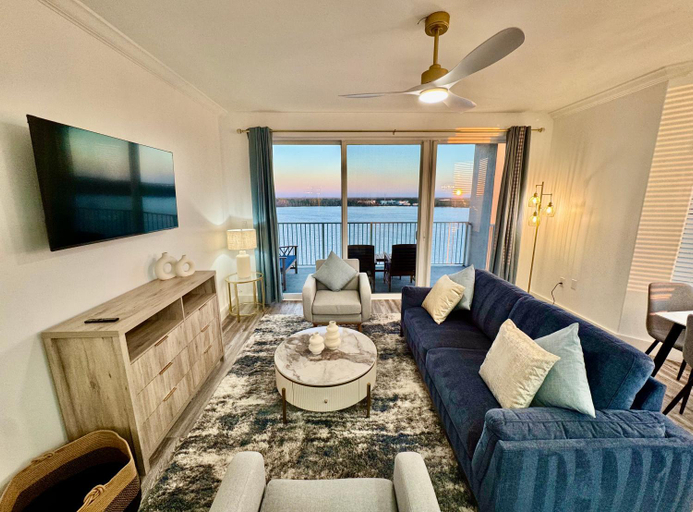 Others 5, Balcony King Suite - Lake & Pool view, Orange