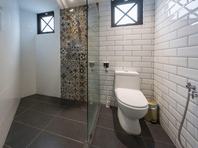 Bathroom 5, The Tudor, Kinta