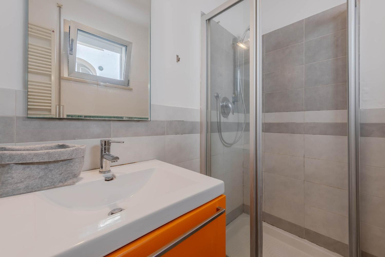 Bathroom 3, Residence Alice, Rimini