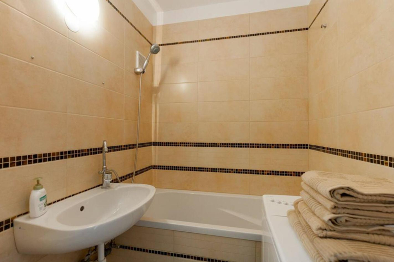 Bathroom 2, Margaret Apartment, Budapesti