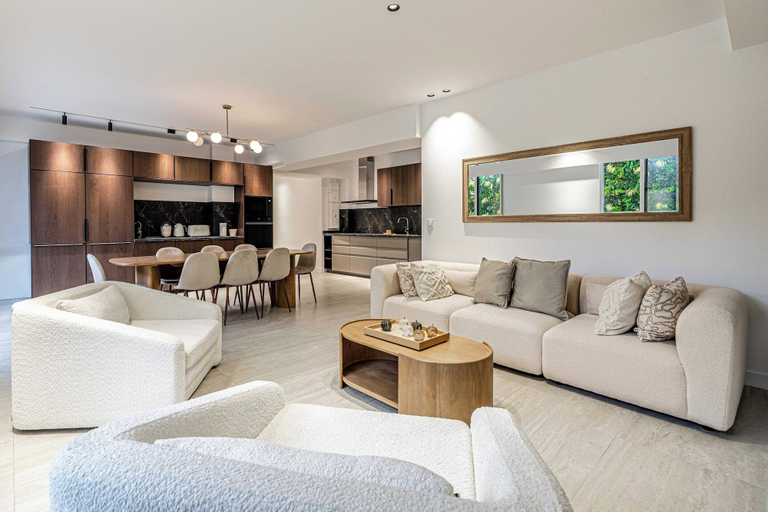 Living area 2, Luxury apt 5 min From the Beach and La Croisette, Alpes-Maritimes
