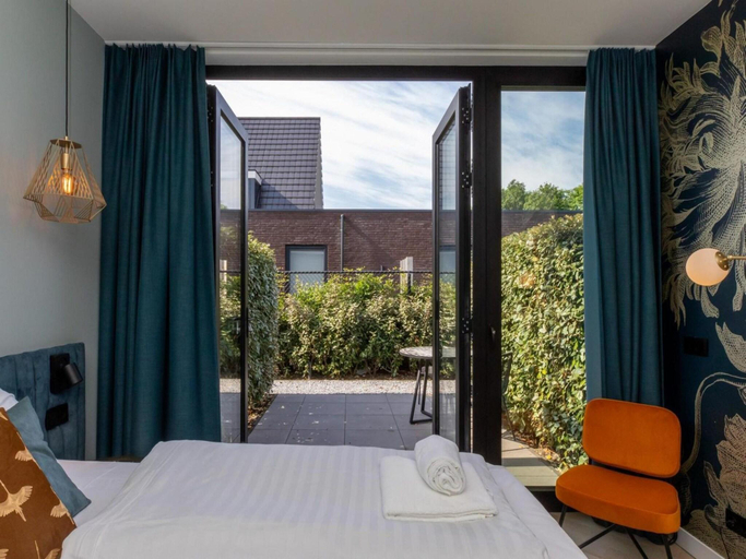 Bedroom 2, Romantic Getaway with Garden, Veere