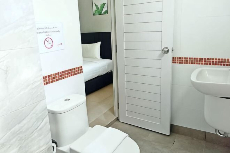 Bathroom 5, Golden Nest Hotel Suvarnabhumi, Lat Krabang
