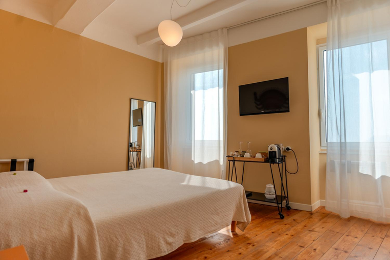 Bedroom, Orto al Mare Room Rental, La Spezia