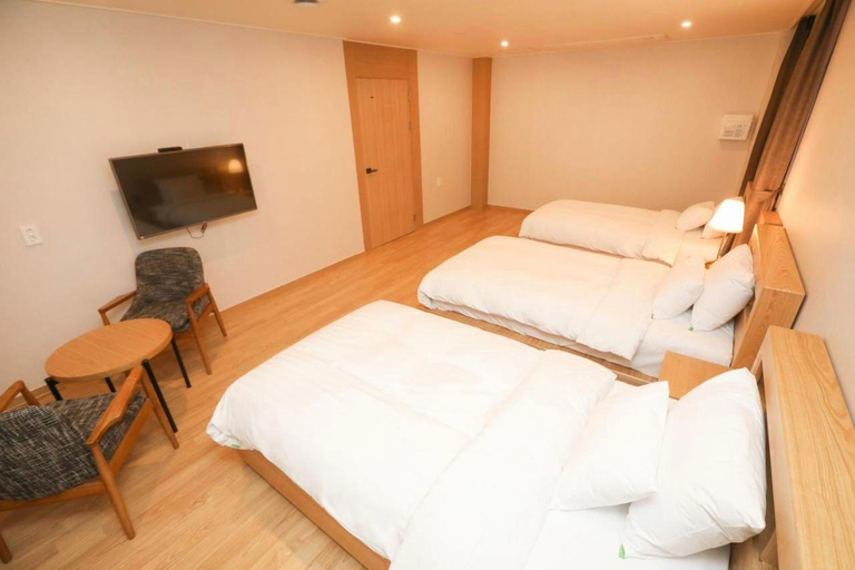 Bedroom 3, Daedunsan Hotel, Geumsan