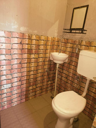 Bathroom 3, The Hidden Peace Homestay (BHIMTAL) -Near kanchi Dham, Nainital