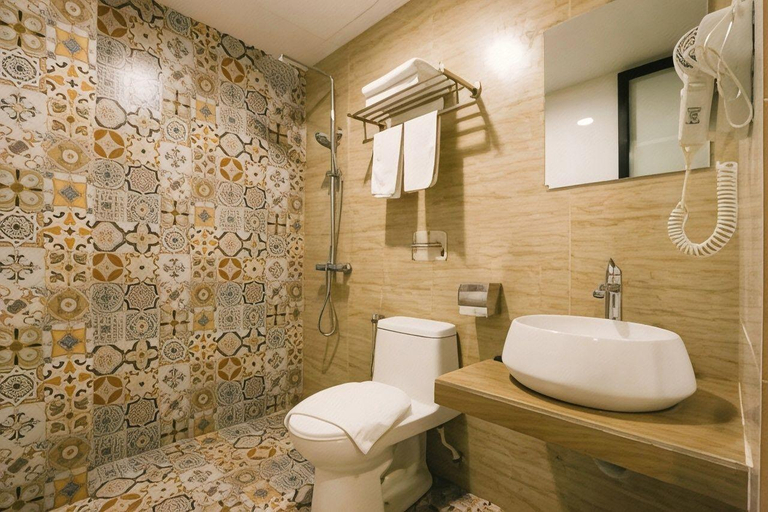 Bathroom 4, Swing & Pillows @ Golden Roof Hotel Seri Iskandar, Ipoh, Perak Tengah