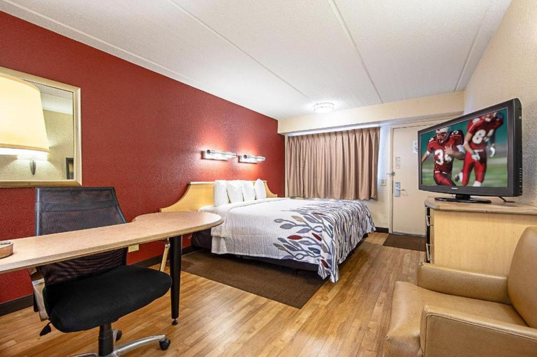 Bedroom 3, Red Roof Inn Akron, Summit