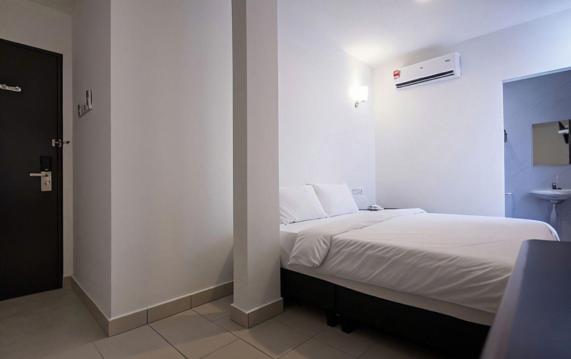 Bedroom 3, D Nice Hotel, Penang Island