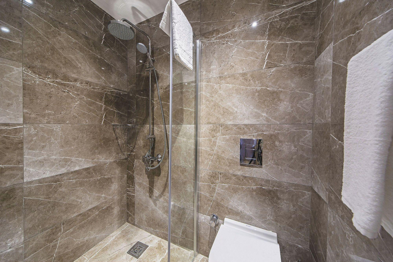 Bathroom 4, Redmont Hotel, Beşiktaş