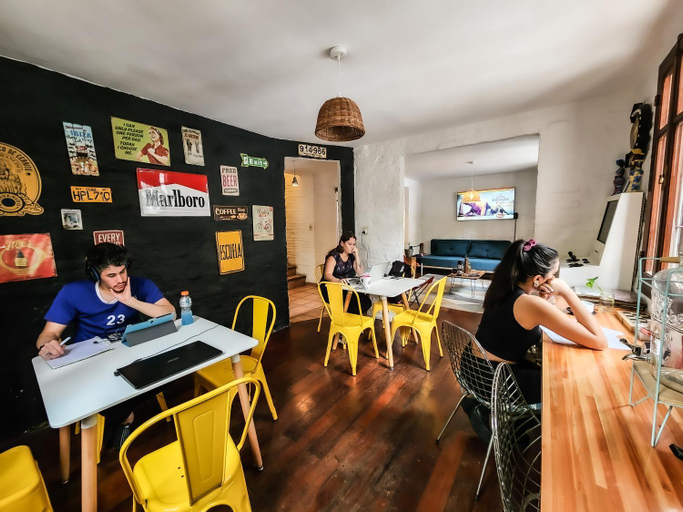 Food & Drinks, MedioMundo Hostel, Montevideo