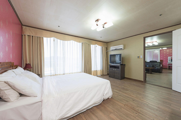 Bedroom 3, Hyundai Soo Resort Sokcho, Sokcho