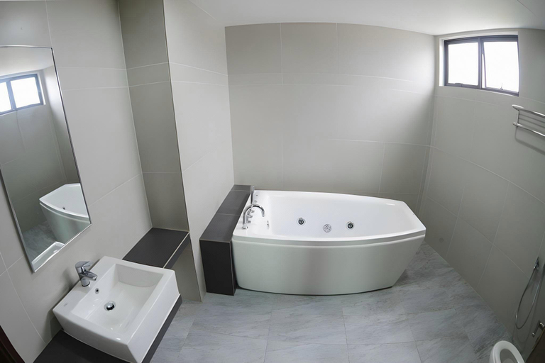 Bathroom, Star-Well hotel, Lipis