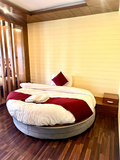Room 2, Hotel Beechwood by Avira, Dehradun