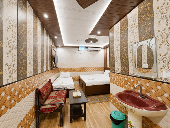 Bathroom 4, Goroomgo Hotel Hanuman Near Ram Mandir Ayodhya, Faizabad