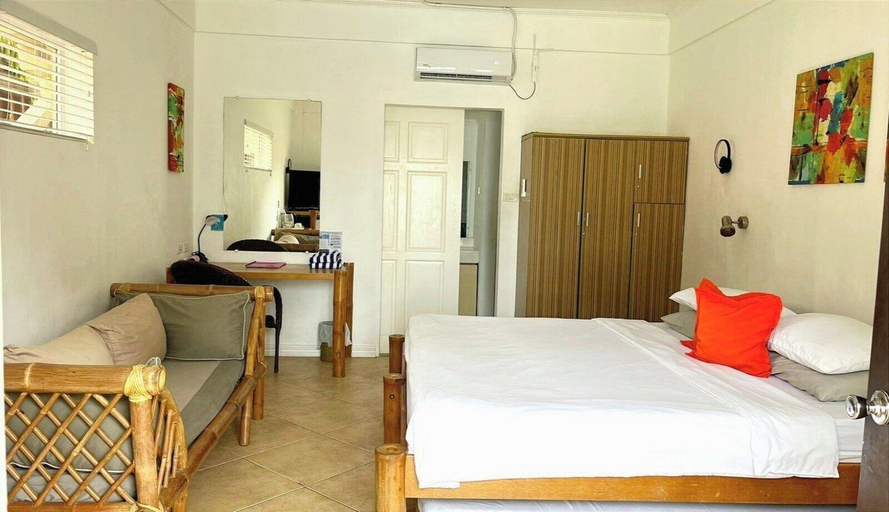 Bedroom 3, Coral Beach Club, Lian