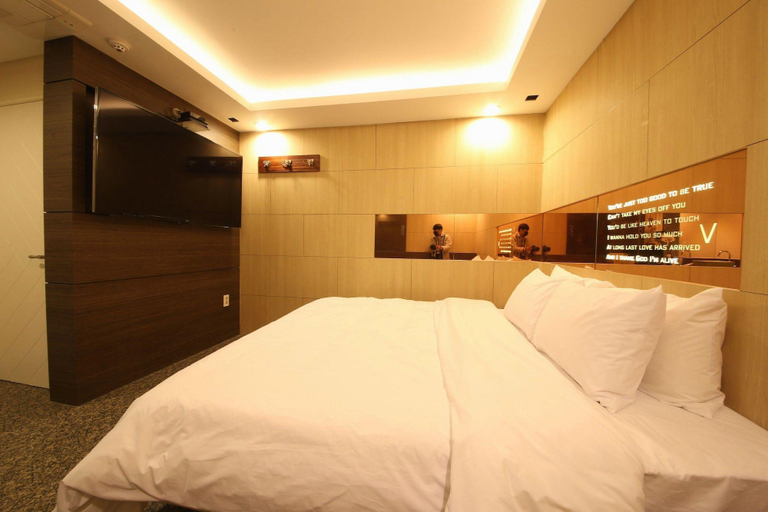 Bedroom 4, Gwangalli Moon Bay Hotel, Suyeong