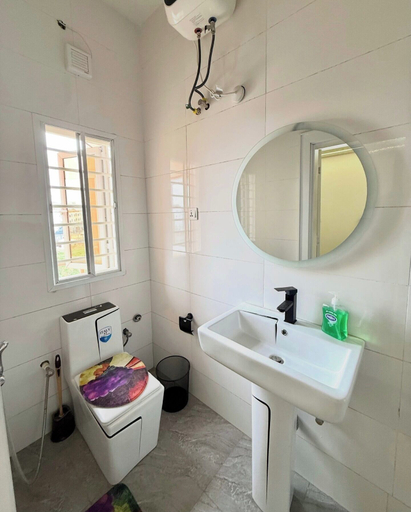Bathroom 5, EIO SHORTLET, AbujaMun