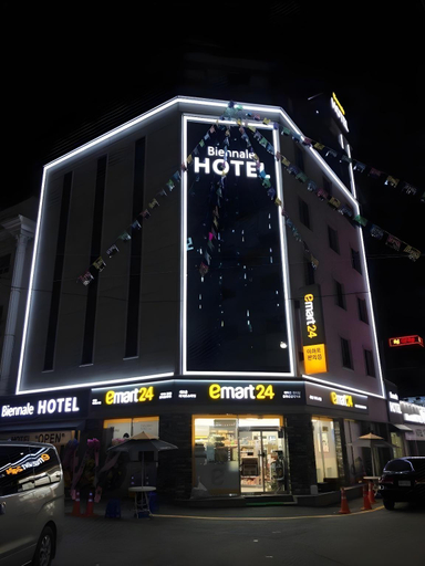 Exterior & Views 2, Biennale Hotel, Buk