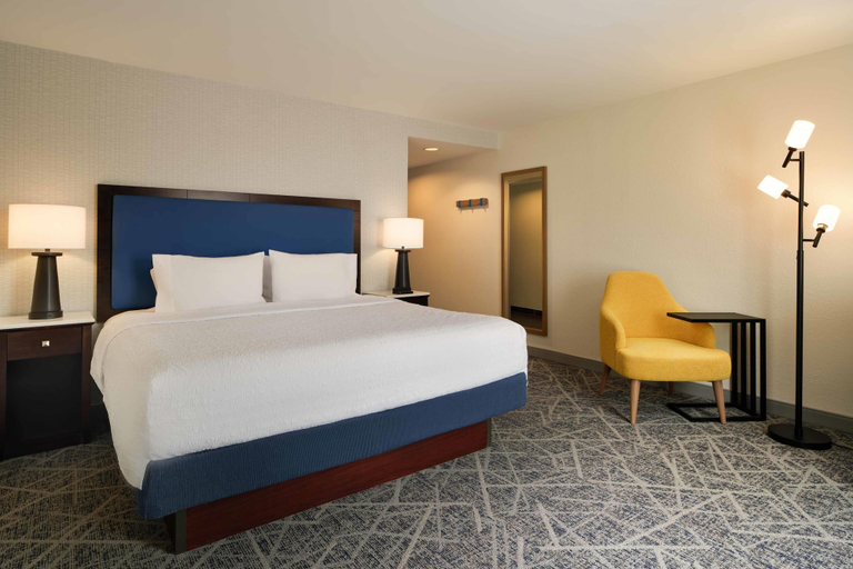 Bedroom 3, Hampton Inn Thomson, McDuffie
