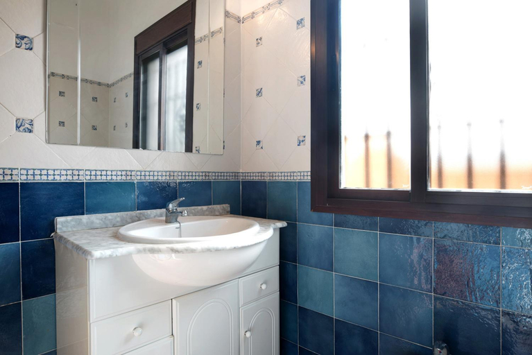 Bathroom, Villa Perez Zara 1, Cádiz