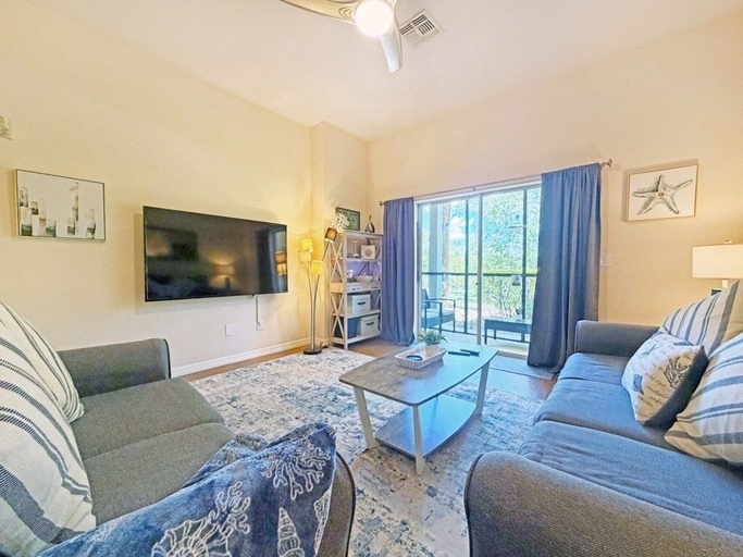 Living area 5, Pelican Paradise 3 Bedroom Condo, Polk