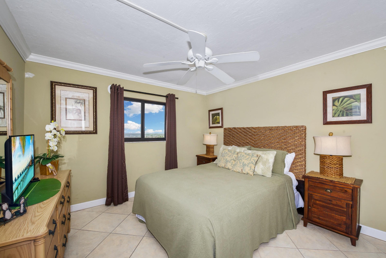Bedroom 3, Pelican Watch #603, Lee