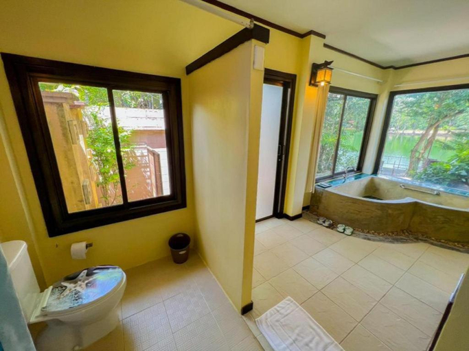 Bathroom, Water Jade Natural Resort, Thai Mueang
