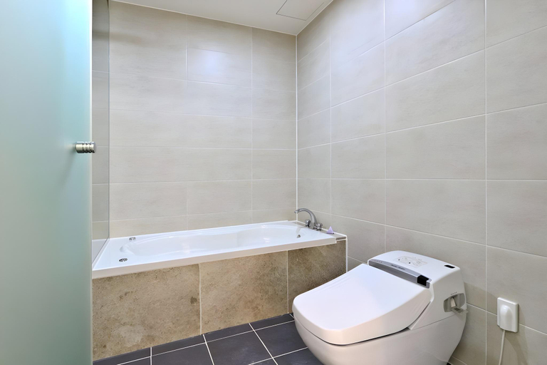 Bathroom 3, Home Hotel, Busanjin