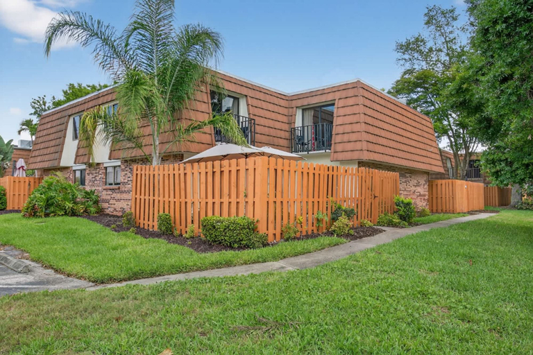 Room 4, Spacious 2BR Pool Patio Escape Mins to Beach, Lee