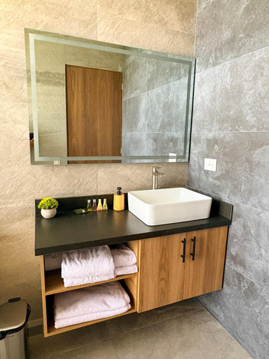 Bathroom 4, Casa de Mar Hotel And Villas, Tamanique