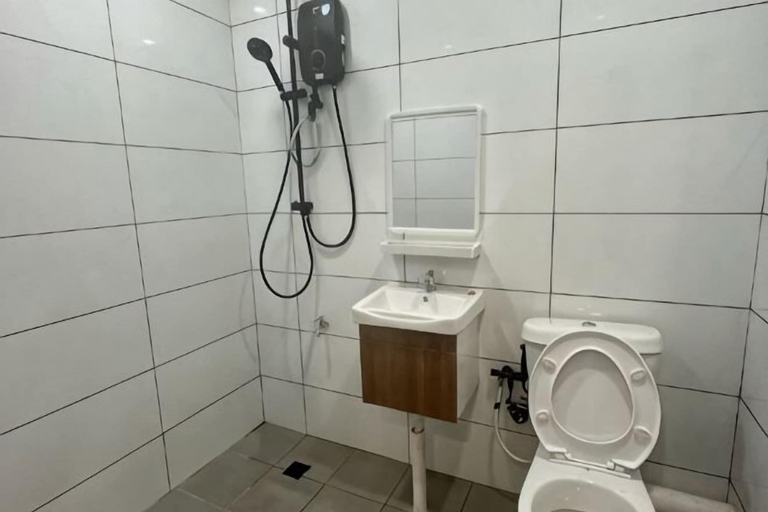Bathroom 4, Halo Hotel, Semporna