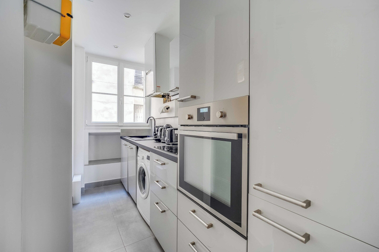 Private kitchen 5, Modern Appt - 2bdr/ 6P - Bastille / Marais, Paris