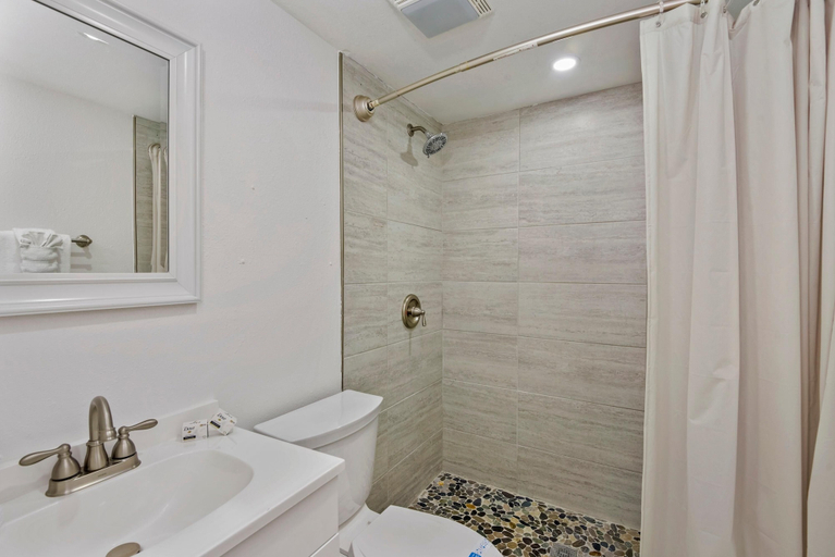 Bathroom 4, The Nellie, Lee