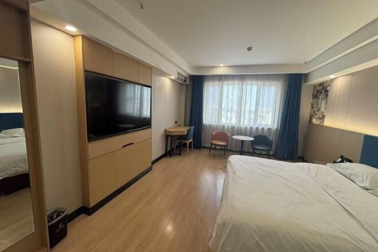 Bedroom 3, Jinse Sunshine Hotel, Aksu