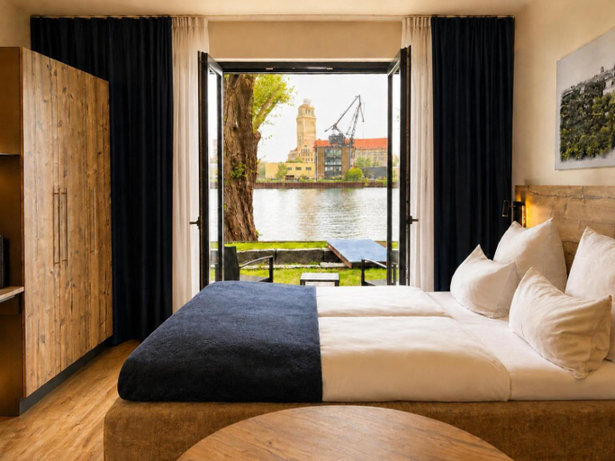 Bedroom, SpreeBlau Apartments, Berlin