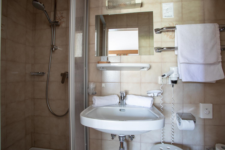 Bathroom, Ferienhotel Bergland, Imst