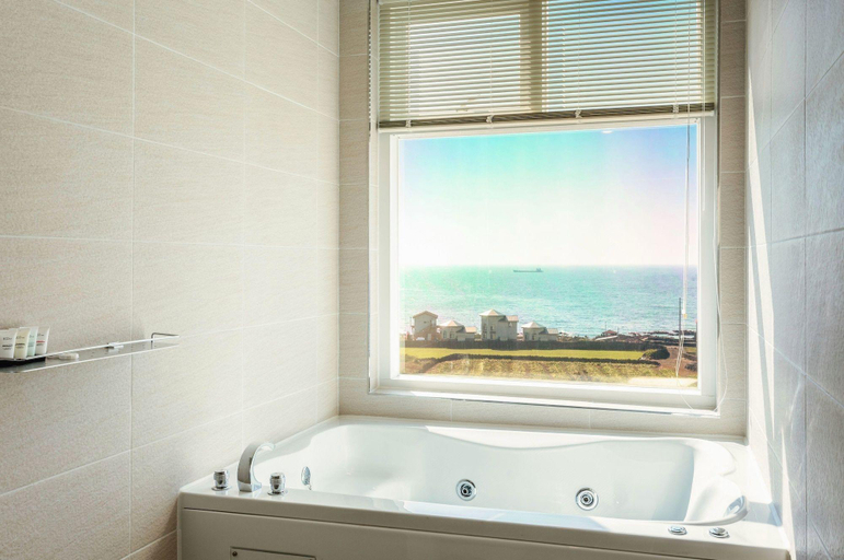 Bathroom 3, Jeju Rich Hotel, Jeju
