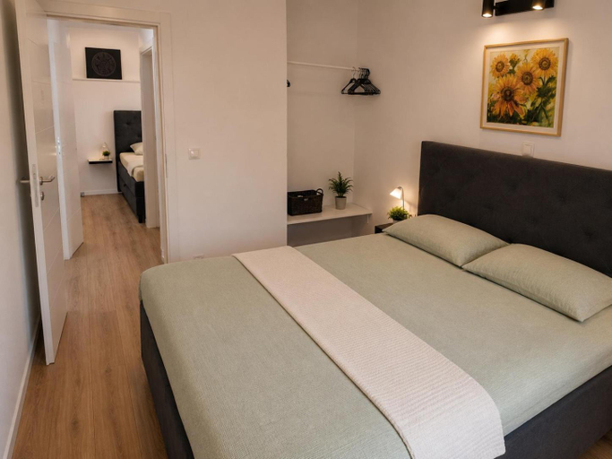Others 5, Villa Apricot, Split