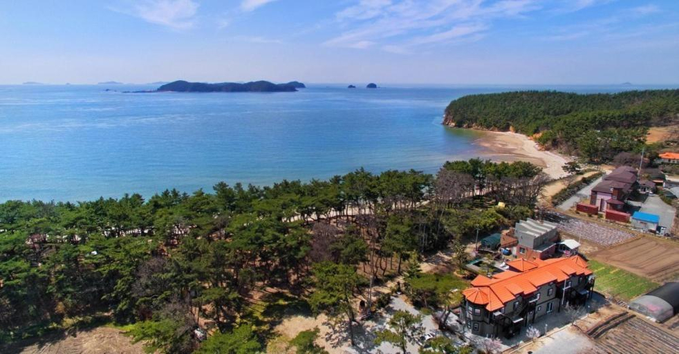 Others 4, Taean Janggok Pension, Taean