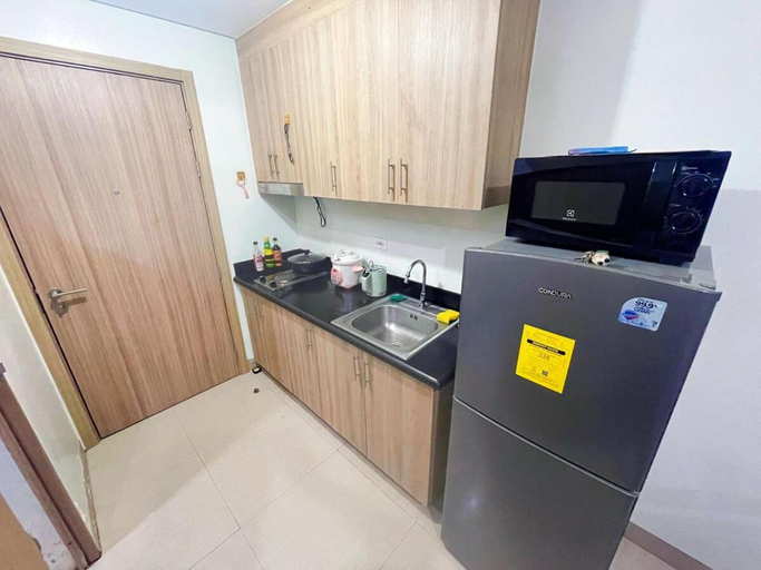 Others 4, shore 2 tower 2 16floor, Pasay City