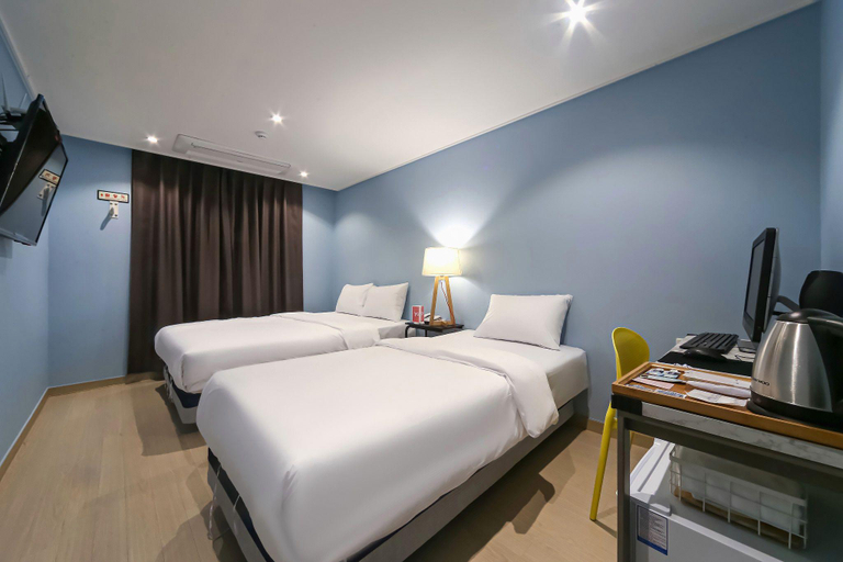 Bedroom 2, Busan Station Hotel 26, Dong