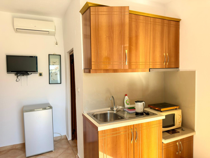 Others 4, Petrit Guesthouse, Sarandës