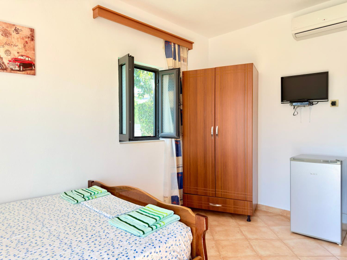 Bedroom 2, Petrit Guesthouse, Sarandës