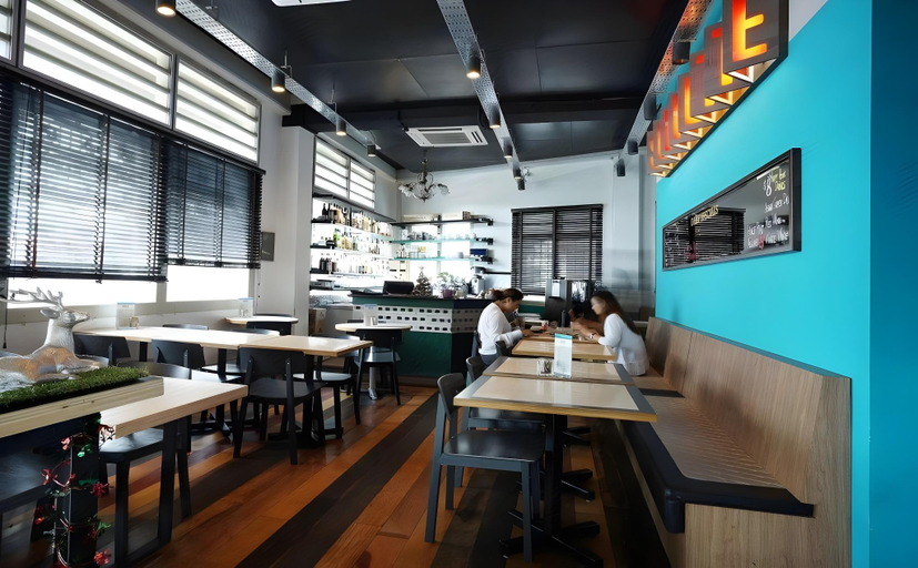 Food & Drinks 5, Kam Leng Hotel, Singapore
