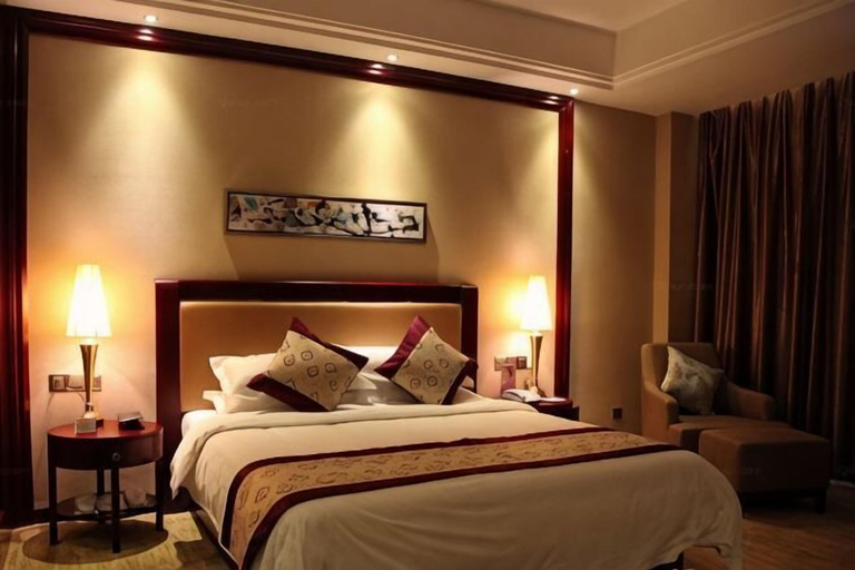 Bedroom 2, Donghua Hotel, Ningde