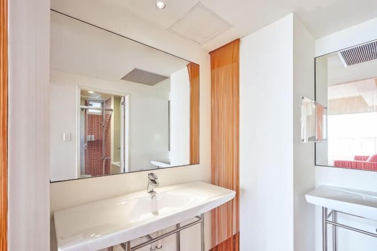 Bathroom 3, Island Hearth Sun Moon Lake, Nantou