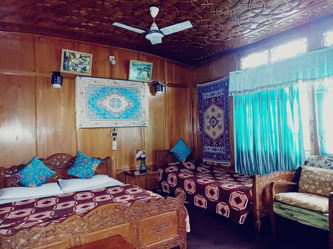 Bedroom 2, New Bombay Heritage Group of Houseboats, Srinagar